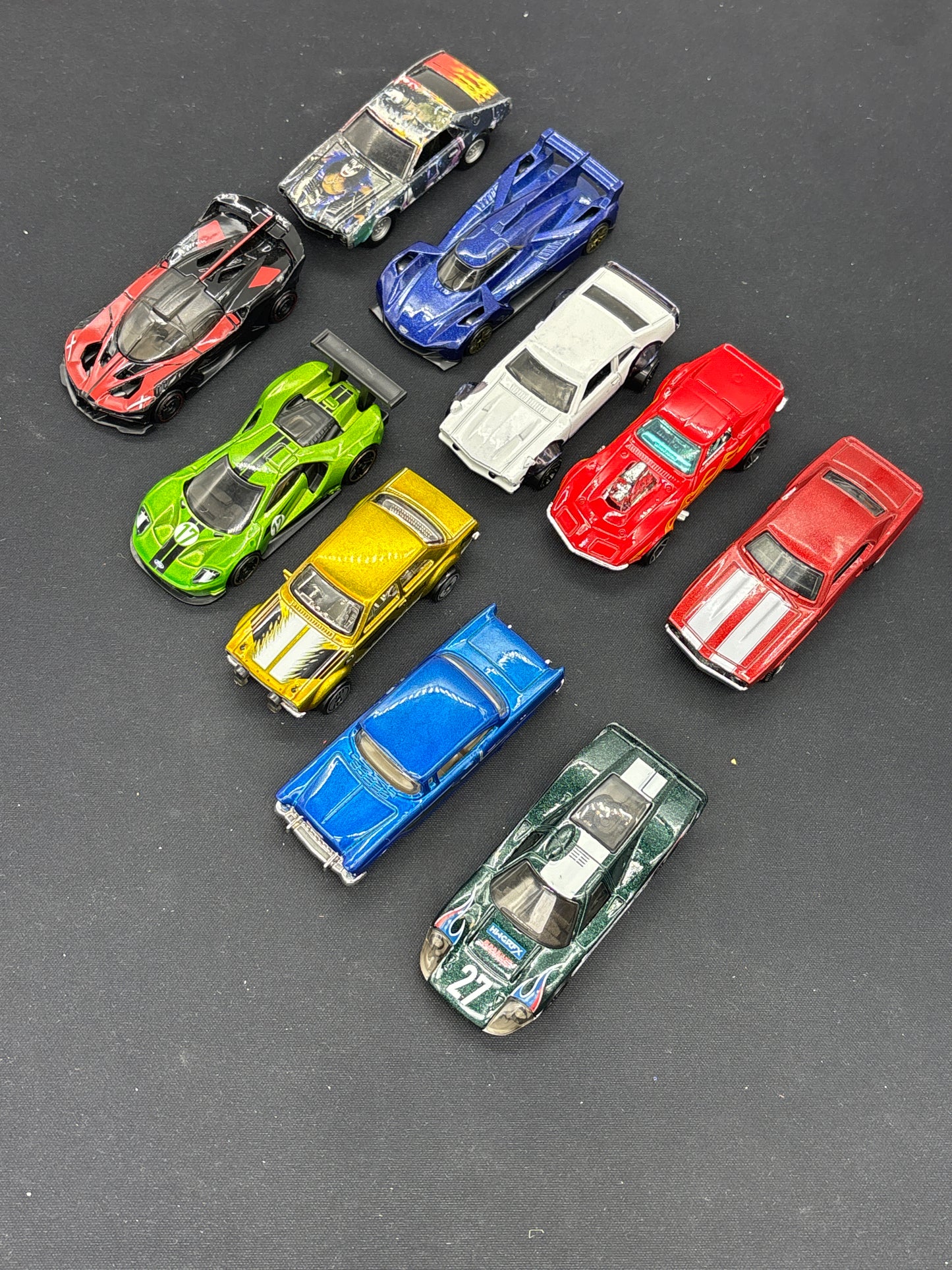 Auction Lot 60: Hot Wheels Loose Car Figure Lot 2