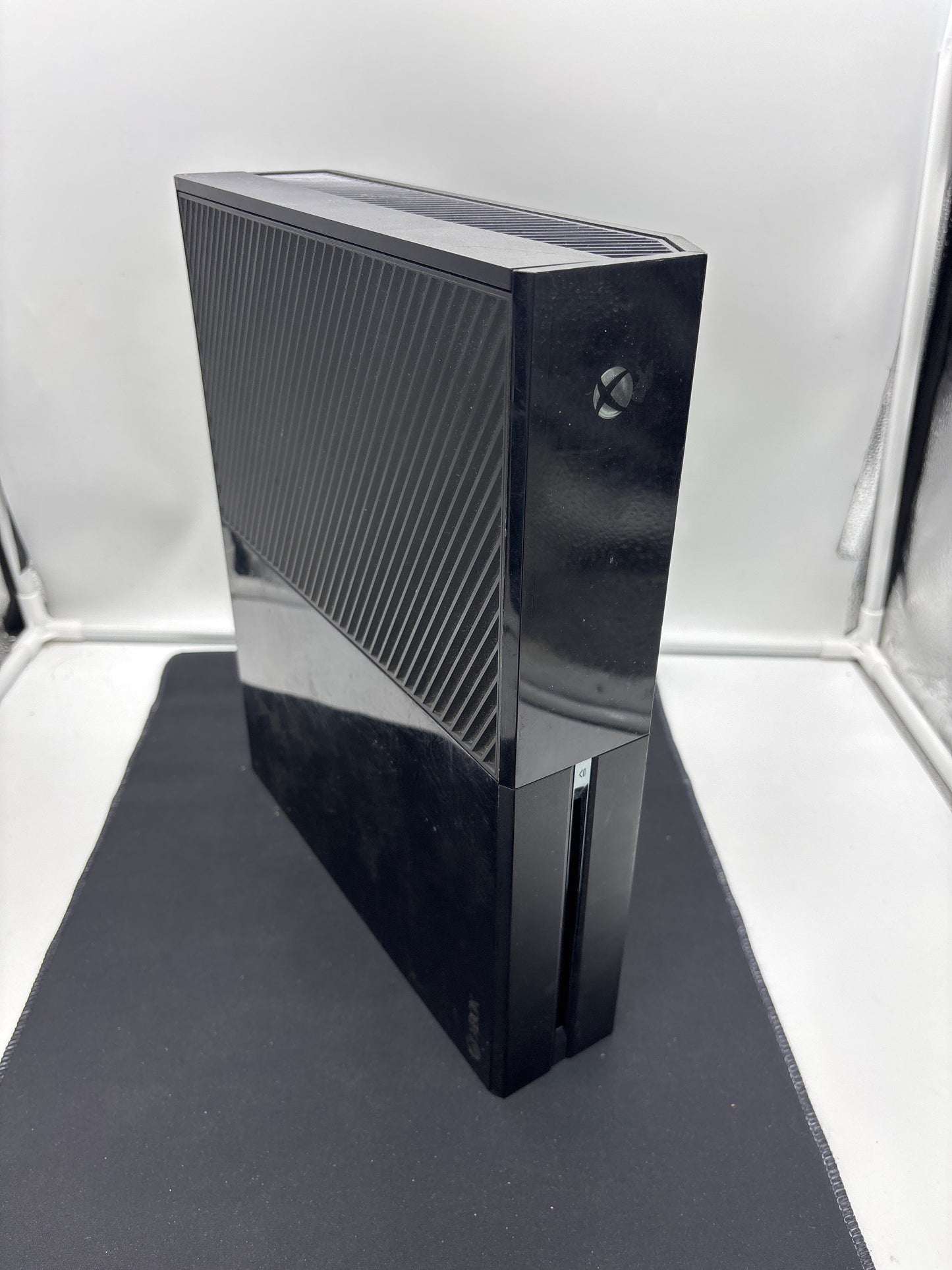 Auction Lot 54: XBOX One Console Missing Power Cord and Controller Model 1540 Untested