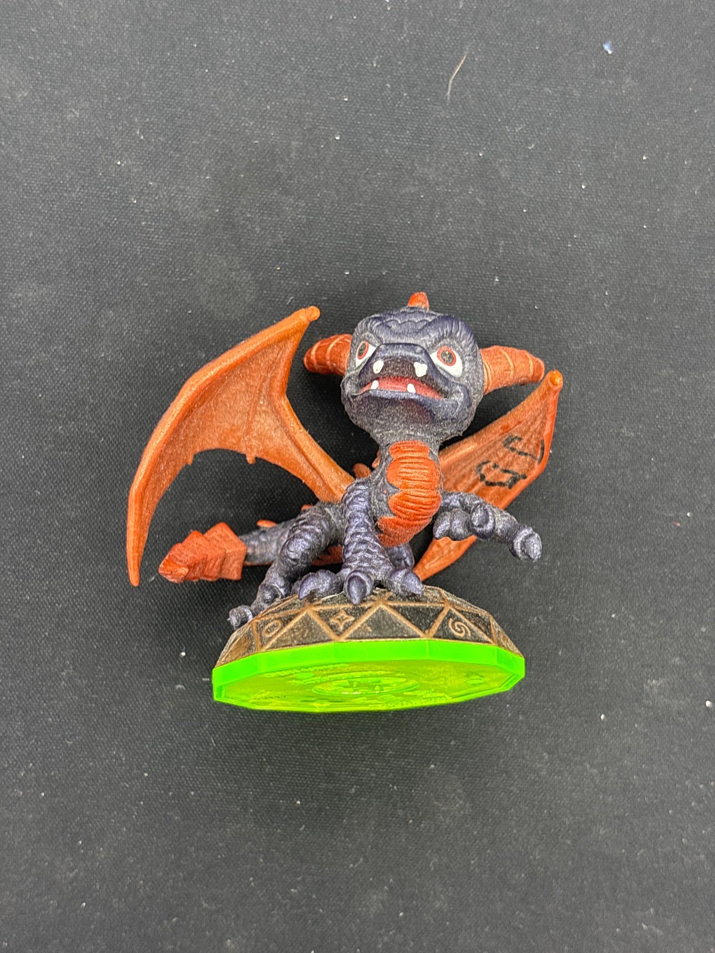 Auction Lot 51: Spyro Skylanders Loose Figure